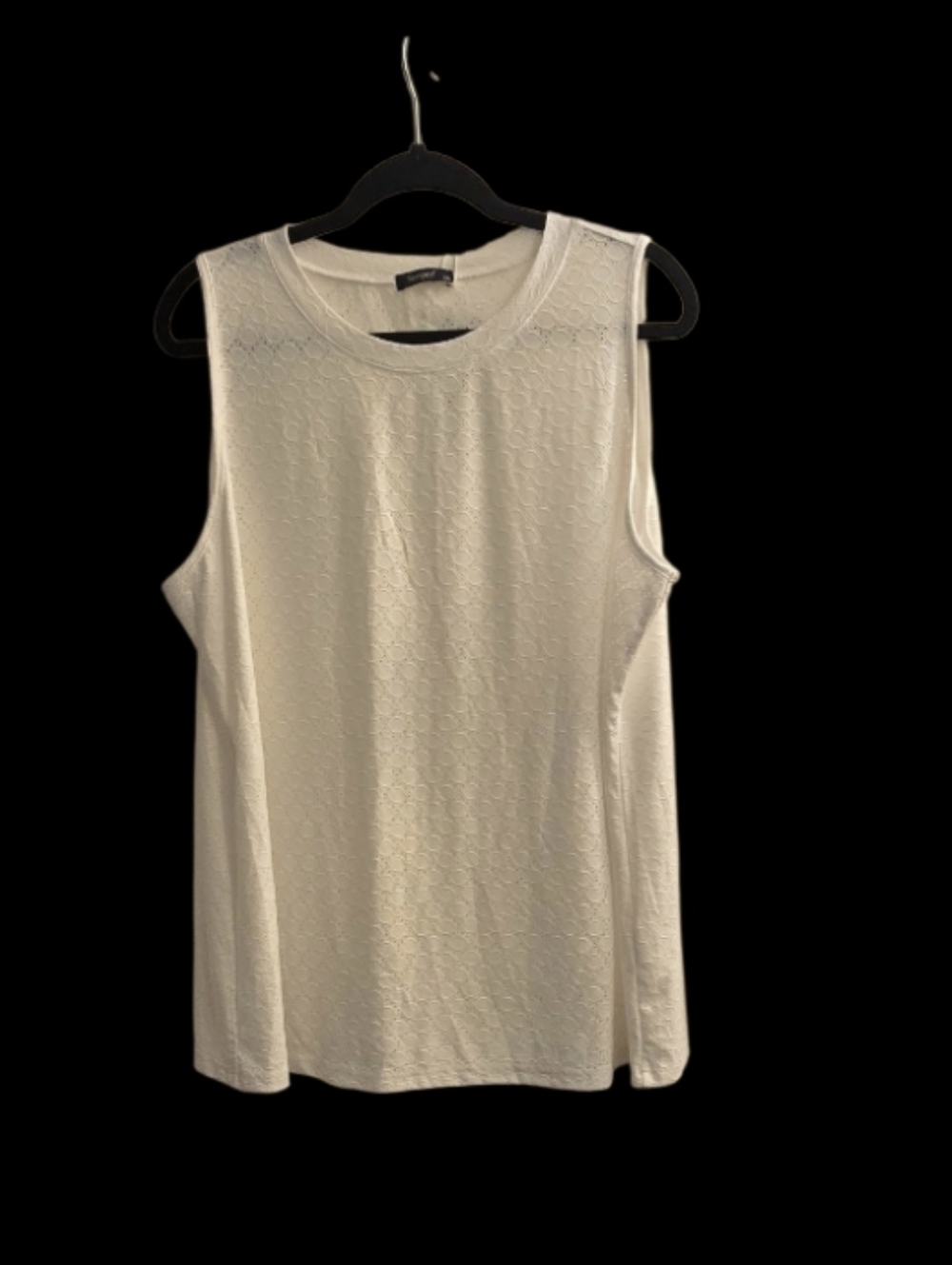 Women's Sleeveless Crewneck Eyelet Tank Top in White. XXL - Picture 2 of 9